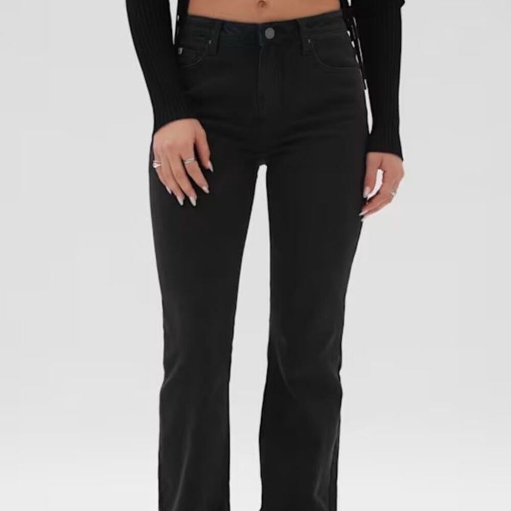 Vintage Scarlett straight leg raw hem black Guess jeans